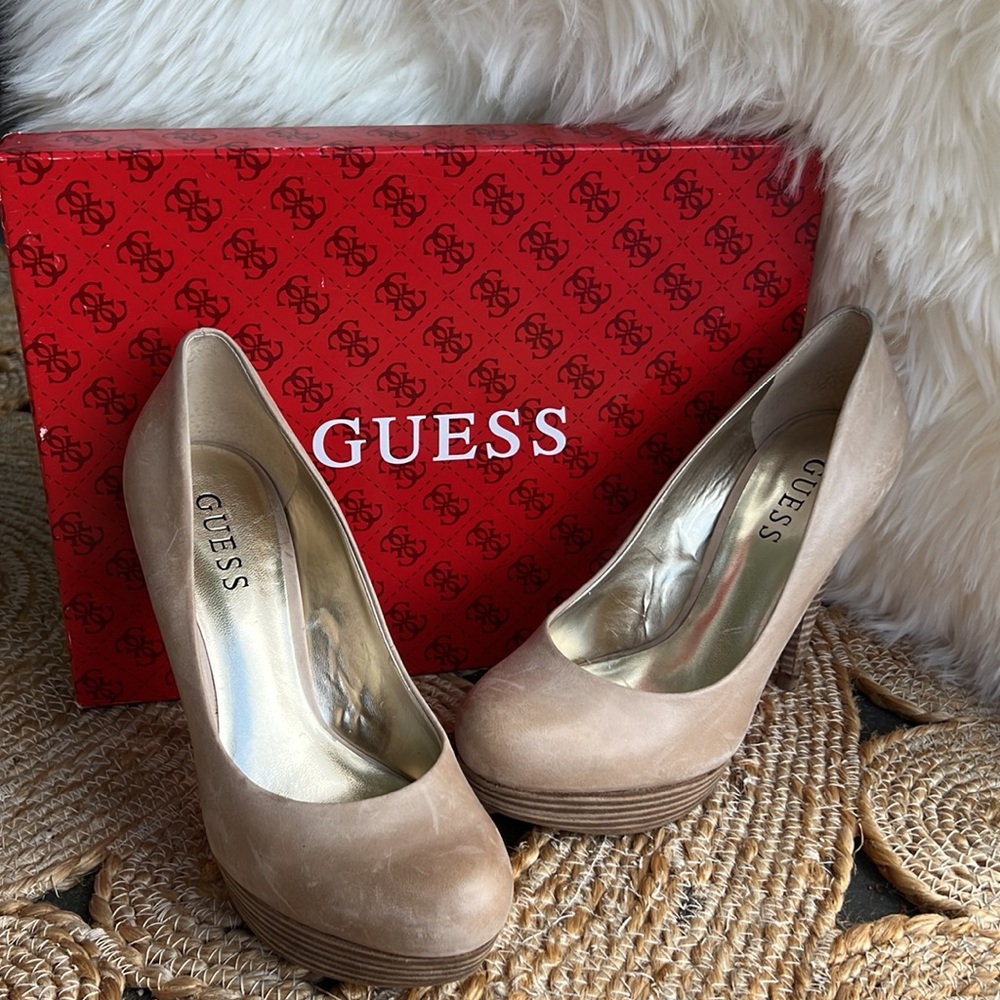 Guess Adriena2 light natural leather high heels. Closed toe pump platform heel